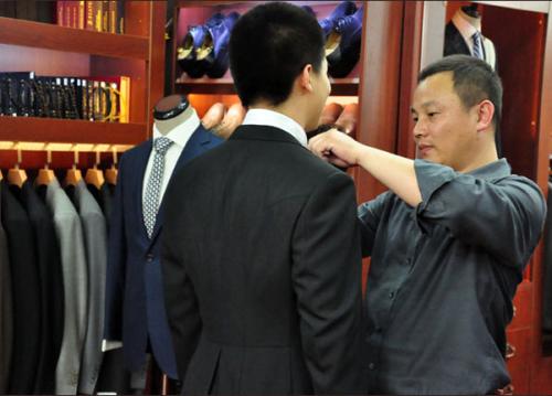定制西服如何北京订做职业装_选择合适的色调